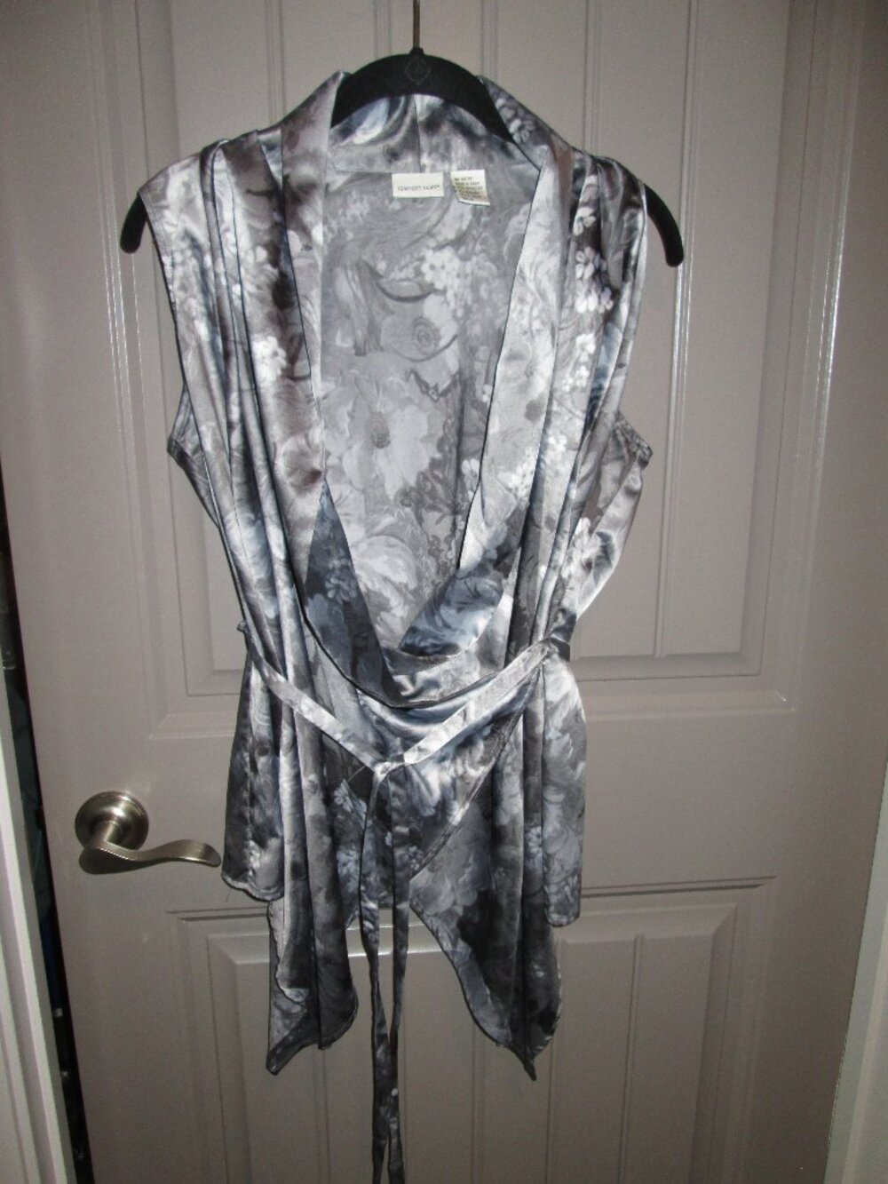 Womens Newport News Gray Floral Wrap SS Top w/Belt, Size 14